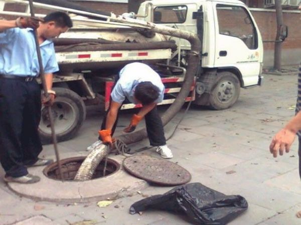 疏通机怎么样疏通下水道（家用下水道疏通机）